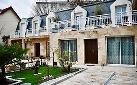 Foch - Maison Familiale A 20 Min De Paris, Disney Et La Vallee Village Avec Balcon Et Jardin Privatif